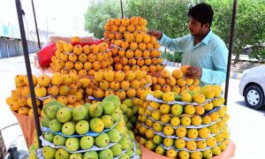 Man selling Pakistani mangoes